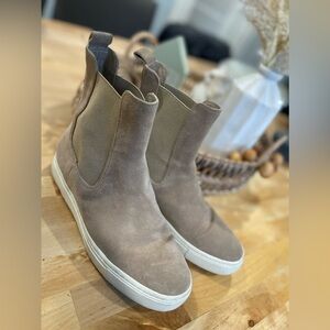 Vince Women's Sz. 6 Grey Suede High Top Ankle Sneaker